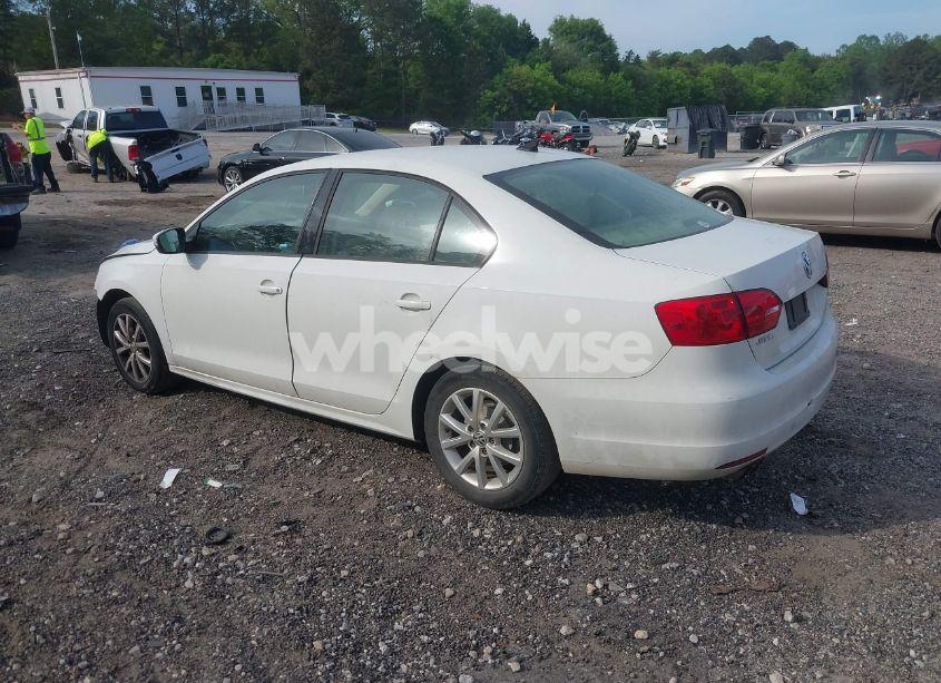 Photo 3 of 2011 Volkswagen Jetta 2.5L SE (VIN 3VWDX7AJ1BM349792)