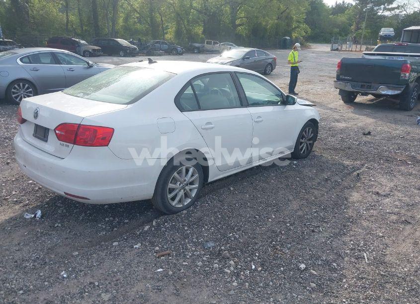 Photo 4 of 2011 Volkswagen Jetta 2.5L SE (VIN 3VWDX7AJ1BM349792)