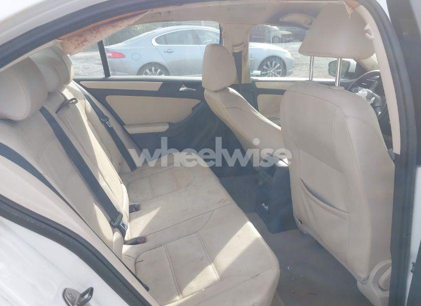 Photo 8 of 2011 Volkswagen Jetta 2.5L SE (VIN 3VWDX7AJ1BM349792)