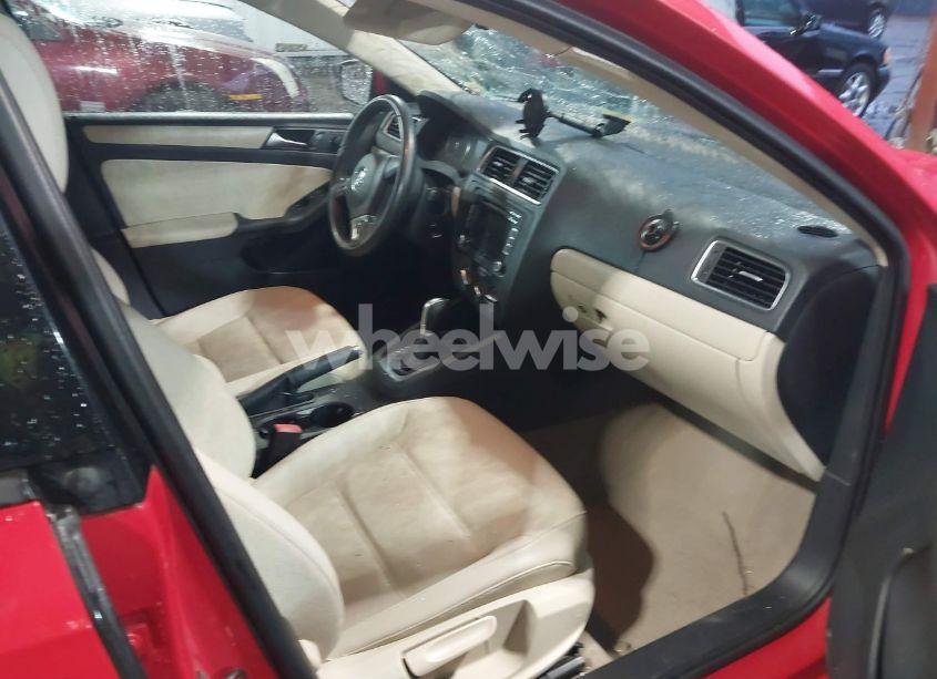 Photo 5 of 2012 Volkswagen Jetta 2.5L SE (VIN 3VWDX7AJ1CM388464)