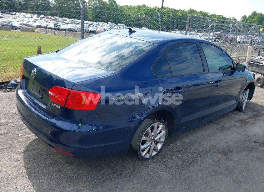 Photo 4 of 2012 Volkswagen Jetta 2.5L SE (VIN 3VWDX7AJ1CM389470)