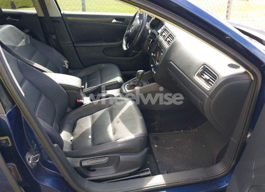 Photo 5 of 2012 Volkswagen Jetta 2.5L SE (VIN 3VWDX7AJ1CM389470)