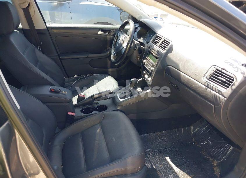 Photo 5 of 2012 Volkswagen Jetta 2.5L SE (VIN 3VWDX7AJ1CM459162)