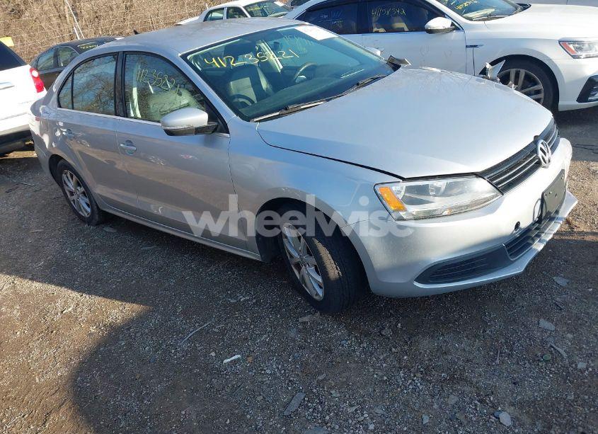 2013 Volkswagen Jetta 2.5L SE (VIN 3VWDX7AJ1DM253518) main photo