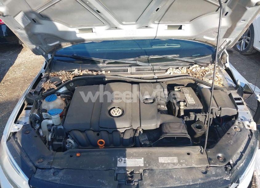 Photo 10 of 2013 Volkswagen Jetta 2.5L SE (VIN 3VWDX7AJ1DM253518)