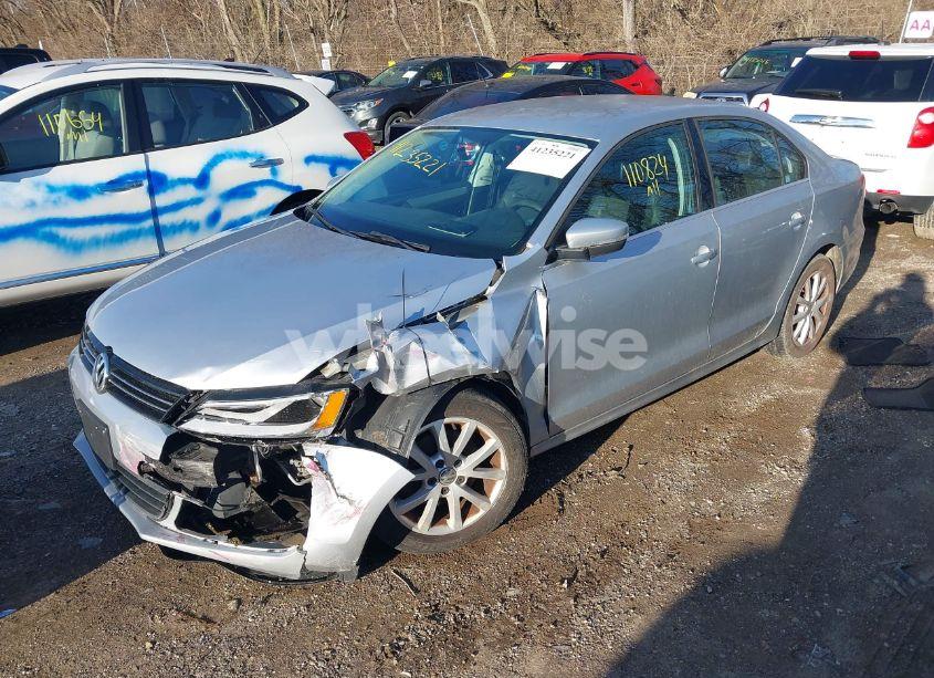 Photo 2 of 2013 Volkswagen Jetta 2.5L SE (VIN 3VWDX7AJ1DM253518)
