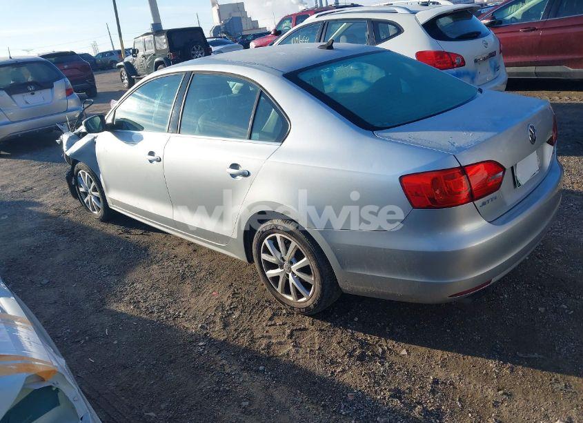 Photo 3 of 2013 Volkswagen Jetta 2.5L SE (VIN 3VWDX7AJ1DM253518)