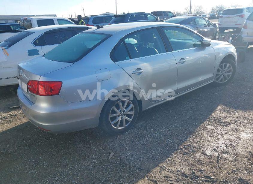Photo 4 of 2013 Volkswagen Jetta 2.5L SE (VIN 3VWDX7AJ1DM253518)