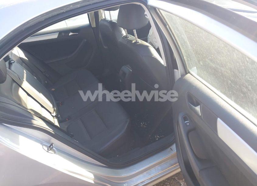 Photo 8 of 2013 Volkswagen Jetta 2.5L SE (VIN 3VWDX7AJ1DM253518)