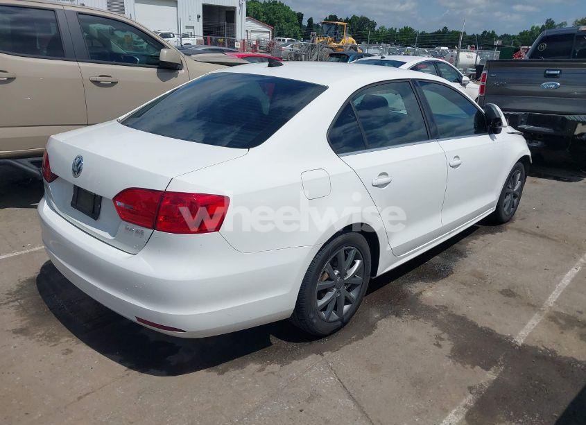 Photo 4 of 2013 Volkswagen Jetta 2.5L SE (VIN 3VWDX7AJ1DM319114)