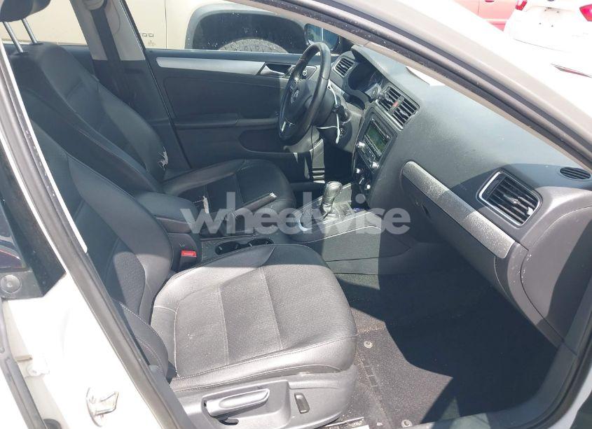 Photo 5 of 2013 Volkswagen Jetta 2.5L SE (VIN 3VWDX7AJ1DM319114)