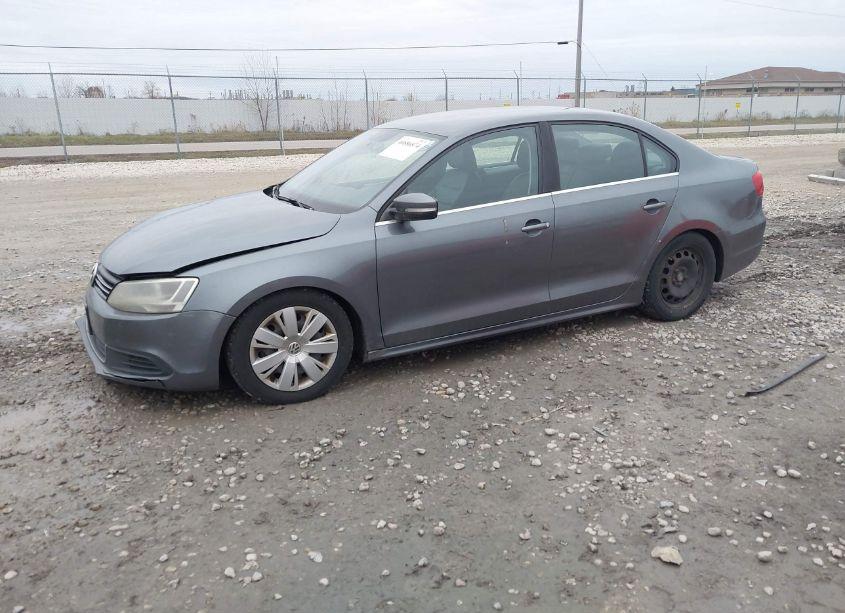 Photo 2 of 2013 Volkswagen Jetta 2.5L SE (VIN 3VWDX7AJ1DM388403)