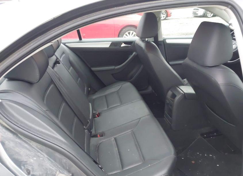 Photo 8 of 2013 Volkswagen Jetta 2.5L SE (VIN 3VWDX7AJ1DM388403)