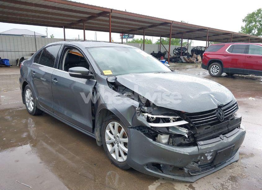 2013 Volkswagen Jetta 2.5L SE (VIN 3VWDX7AJ1DM443139) main photo