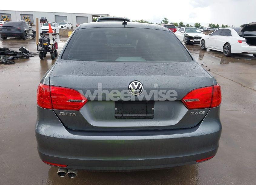 Photo 16 of 2013 Volkswagen Jetta 2.5L SE (VIN 3VWDX7AJ1DM443139)