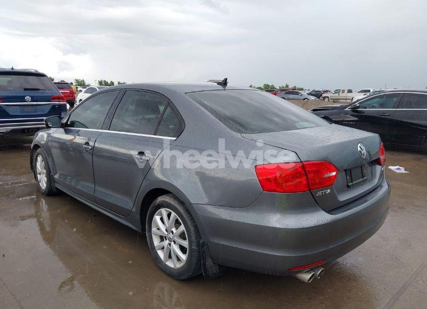 Photo 3 of 2013 Volkswagen Jetta 2.5L SE (VIN 3VWDX7AJ1DM443139)