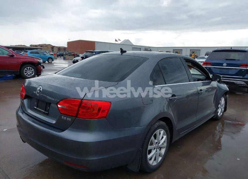 Photo 4 of 2013 Volkswagen Jetta 2.5L SE (VIN 3VWDX7AJ1DM443139)