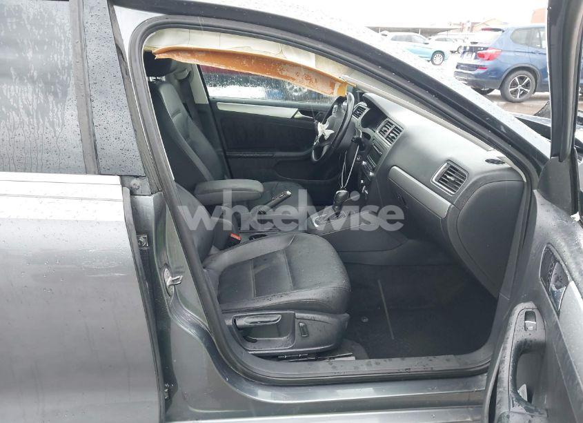 Photo 5 of 2013 Volkswagen Jetta 2.5L SE (VIN 3VWDX7AJ1DM443139)