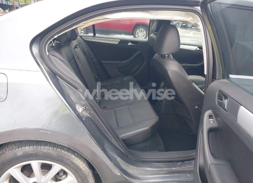 Photo 8 of 2013 Volkswagen Jetta 2.5L SE (VIN 3VWDX7AJ1DM443139)