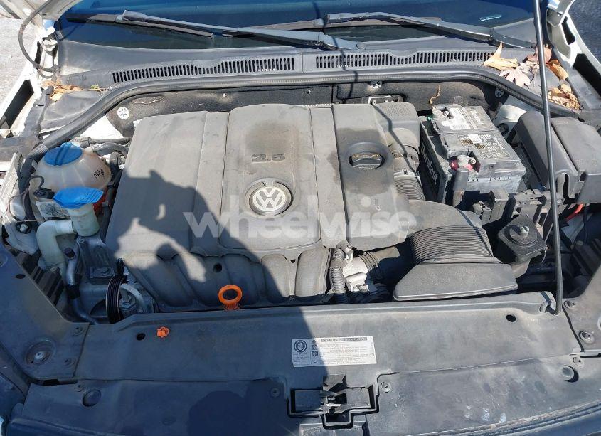 Photo 10 of 2011 Volkswagen Jetta 2.5L SE (VIN 3VWDX7AJ2BM088849)