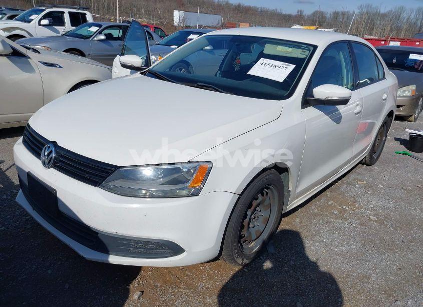 Photo 2 of 2011 Volkswagen Jetta 2.5L SE (VIN 3VWDX7AJ2BM088849)