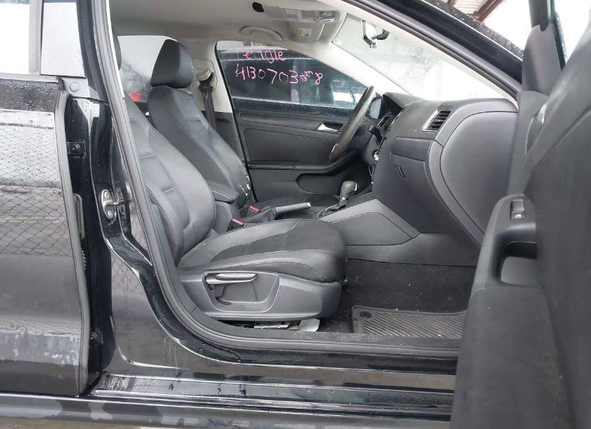 Photo 5 of 2012 Volkswagen Jetta 2.5L SE (VIN 3VWDX7AJ2CM341928)