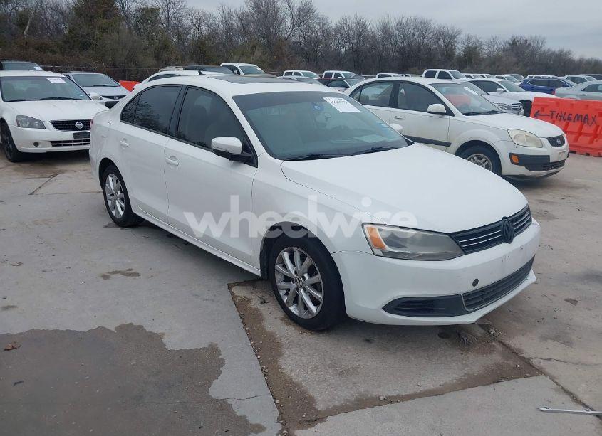 2012 Volkswagen Jetta 2.5L SE (VIN 3VWDX7AJ2CM361273) main photo