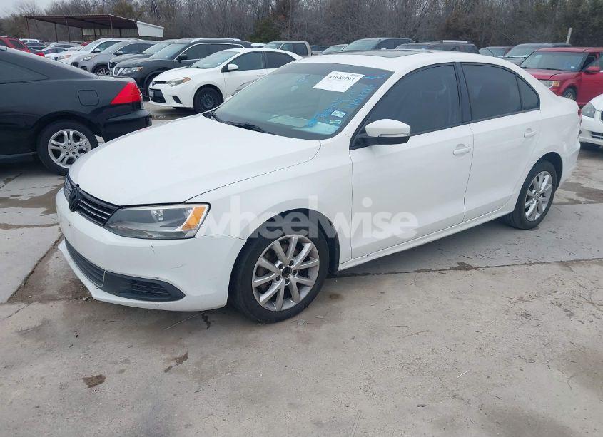Photo 2 of 2012 Volkswagen Jetta 2.5L SE (VIN 3VWDX7AJ2CM361273)