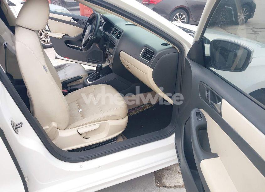 Photo 5 of 2012 Volkswagen Jetta 2.5L SE (VIN 3VWDX7AJ2CM361273)