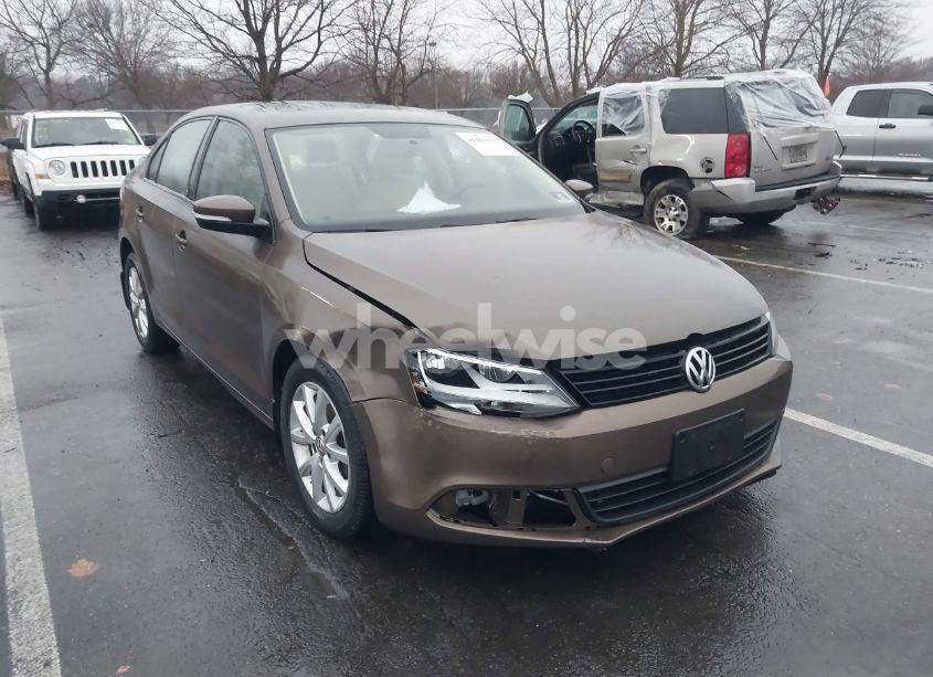 2012 Volkswagen Jetta 2.5L SE (VIN 3VWDX7AJ2CM385153) main photo