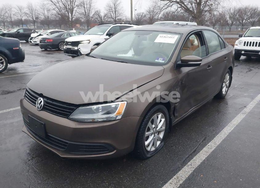 Photo 2 of 2012 Volkswagen Jetta 2.5L SE (VIN 3VWDX7AJ2CM385153)