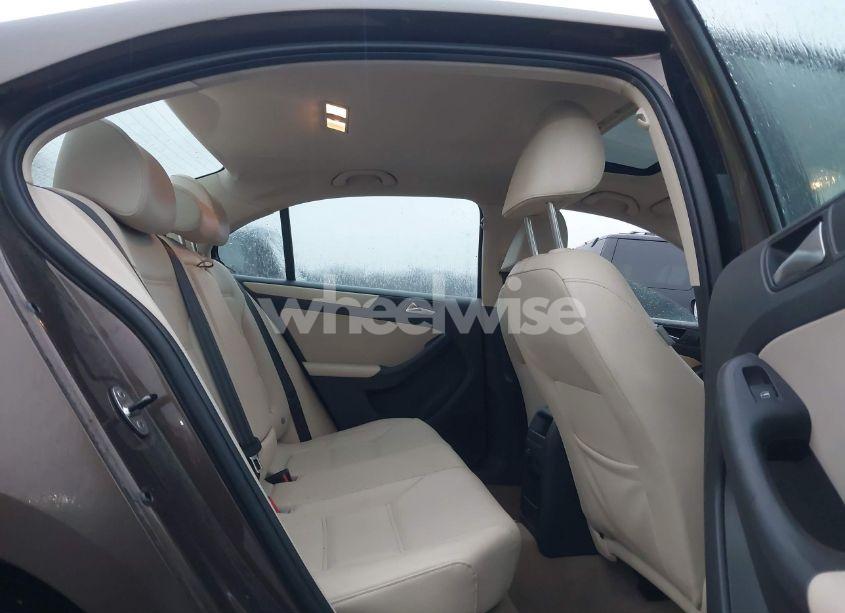 Photo 8 of 2012 Volkswagen Jetta 2.5L SE (VIN 3VWDX7AJ2CM385153)