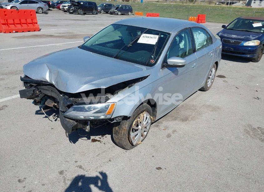 Photo 2 of 2013 Volkswagen Jetta 2.5L SE (VIN 3VWDX7AJ2DM255391)