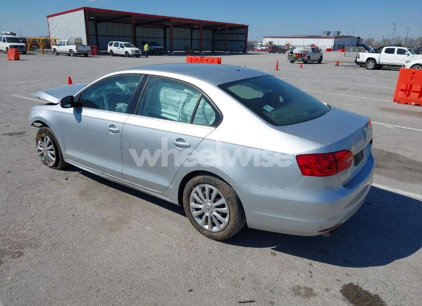 Photo 3 of 2013 Volkswagen Jetta 2.5L SE (VIN 3VWDX7AJ2DM255391)
