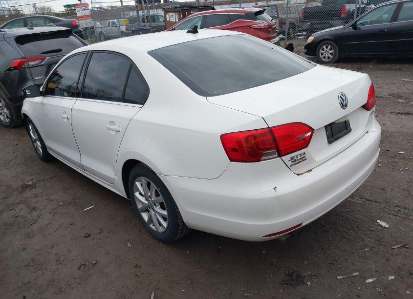 Photo 3 of 2013 Volkswagen Jetta 2.5L SE (VIN 3VWDX7AJ2DM288682)
