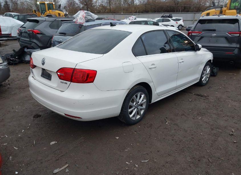 Photo 4 of 2013 Volkswagen Jetta 2.5L SE (VIN 3VWDX7AJ2DM288682)