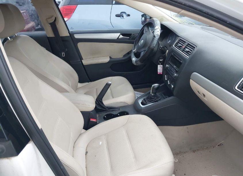 Photo 5 of 2013 Volkswagen Jetta 2.5L SE (VIN 3VWDX7AJ2DM288682)