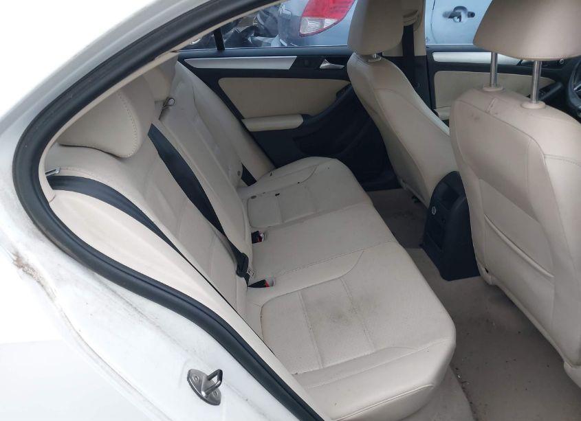 Photo 8 of 2013 Volkswagen Jetta 2.5L SE (VIN 3VWDX7AJ2DM288682)