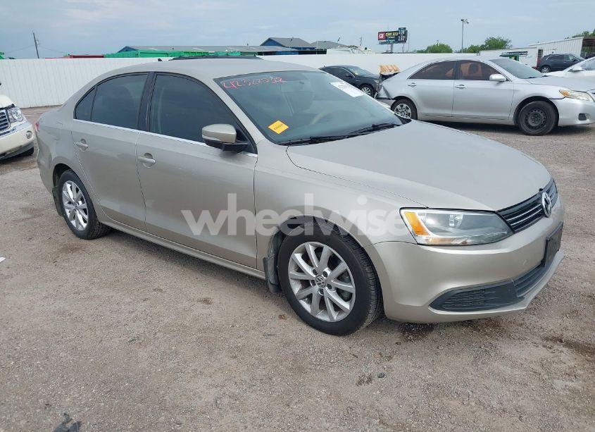 2013 Volkswagen Jetta 2.5L SE (VIN 3VWDX7AJ2DM296040) main photo