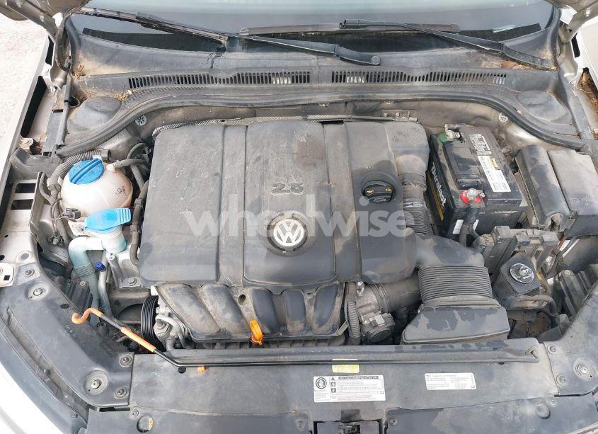 Photo 10 of 2013 Volkswagen Jetta 2.5L SE (VIN 3VWDX7AJ2DM296040)