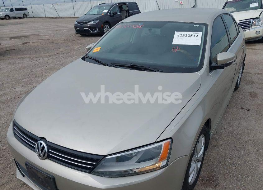 Photo 6 of 2013 Volkswagen Jetta 2.5L SE (VIN 3VWDX7AJ2DM296040)