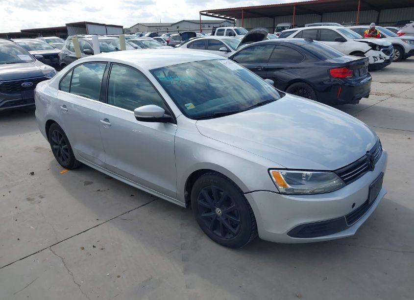 2013 Volkswagen Jetta 2.5L SE (VIN 3VWDX7AJ2DM365275) main photo