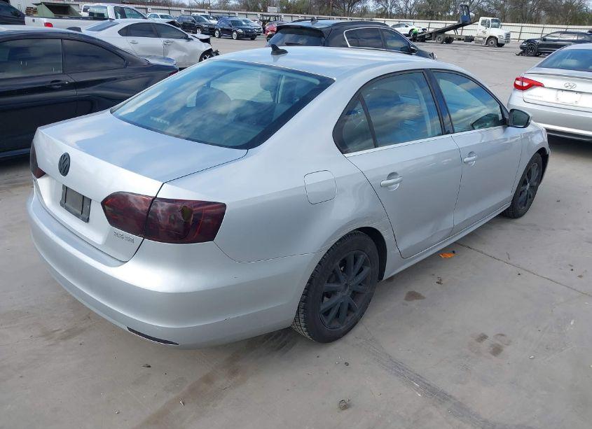 Photo 4 of 2013 Volkswagen Jetta 2.5L SE (VIN 3VWDX7AJ2DM365275)