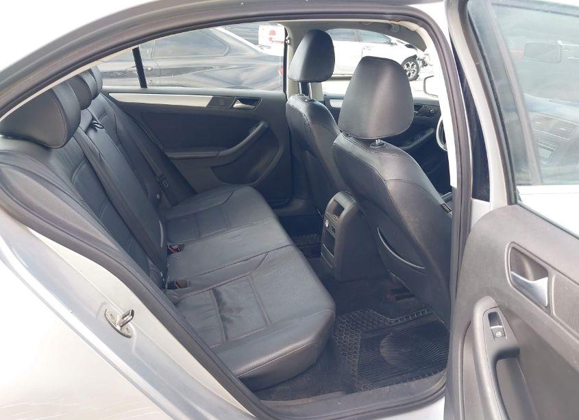 Photo 8 of 2013 Volkswagen Jetta 2.5L SE (VIN 3VWDX7AJ2DM365275)