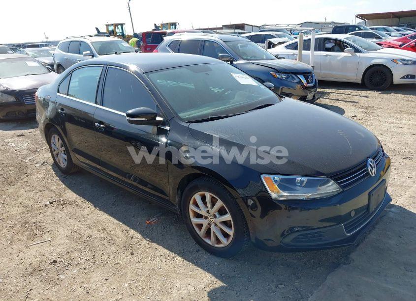 2013 Volkswagen Jetta 2.5L SE (VIN 3VWDX7AJ2DM438211) main photo