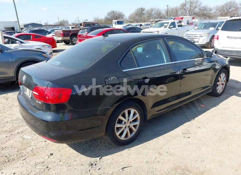 Photo 4 of 2013 Volkswagen Jetta 2.5L SE (VIN 3VWDX7AJ2DM438211)