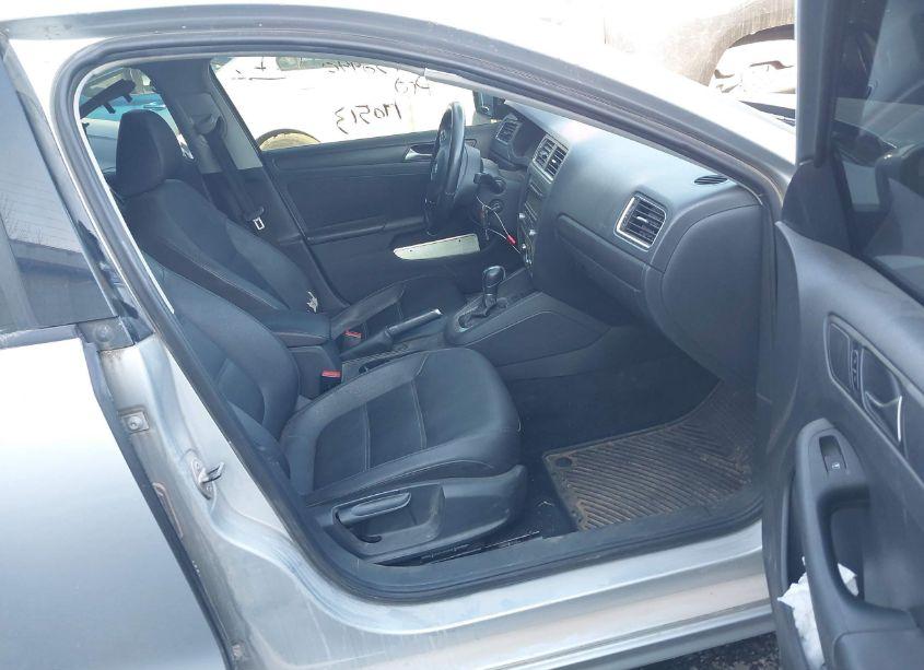 Photo 5 of 2012 Volkswagen Jetta 2.5L SE (VIN 3VWDX7AJ3CM321607)