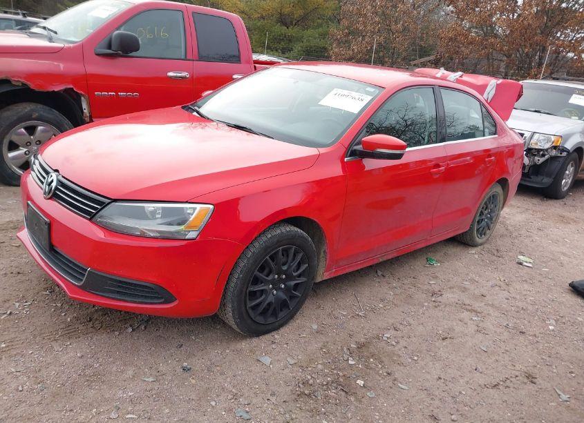 Photo 2 of 2013 Volkswagen Jetta 2.5L SE (VIN 3VWDX7AJ3DM253522)