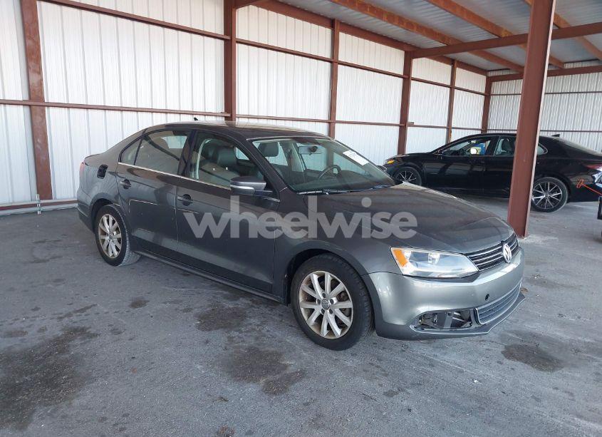 2013 Volkswagen Jetta 2.5L SE (VIN 3VWDX7AJ3DM254962) main photo