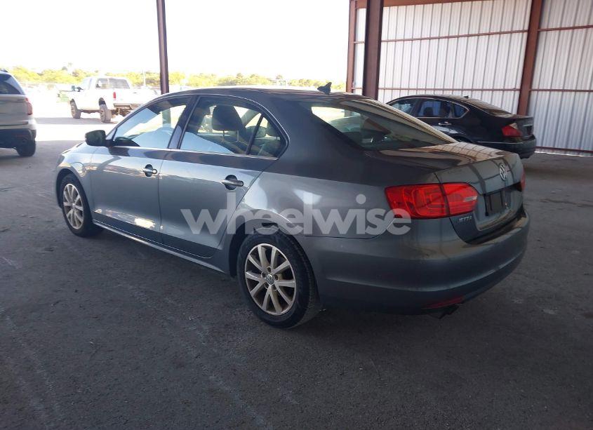Photo 3 of 2013 Volkswagen Jetta 2.5L SE (VIN 3VWDX7AJ3DM254962)